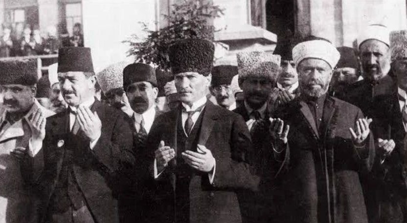 Cumhuriyetimizin kurucusu Gazi Mustafa Kemal Atatürk'ü Vefatının Yıl Dönümünde Saygı ile Anıyoruz.