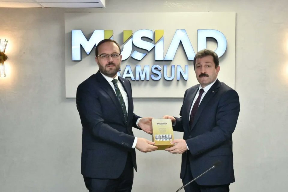 Samsun Valimiz Sn. Orhan TAVLI , derneğimizi ziyaret ederek, üyelerimizle, şehrimizin ticareti ve sanayisinin geleceği hakkında istişare etti. 